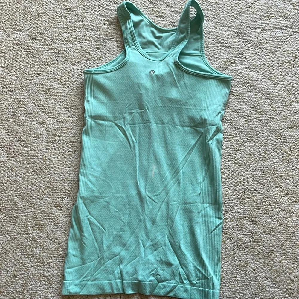 Lululemon tank with shelf bra built in sz 6 - Picture 2 of 7
